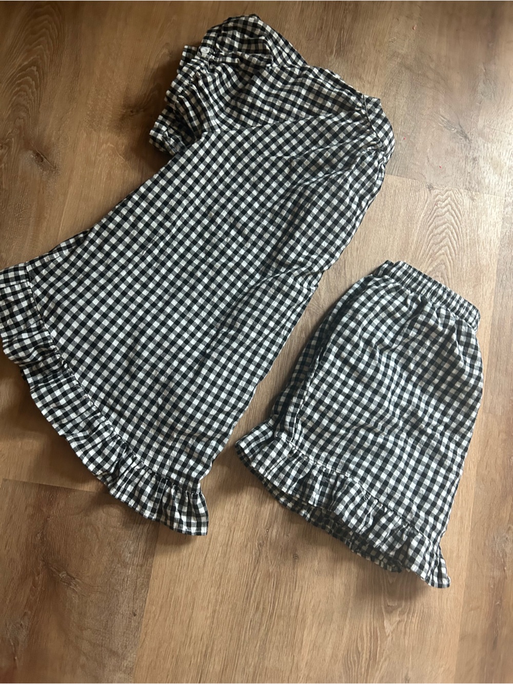 Women's Black & White Gingham Ruffle Short Pajama Set - Picture 3 of 5